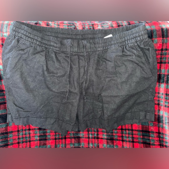 3 Pair Linen Shorts! 2 GAP, 1 Old Navy- black, chambray, olive - Picture 9 of 12